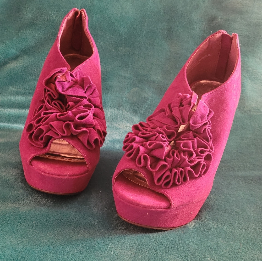Wedge open toe shoe